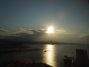 神戸ポートタワーから望む初日の出
